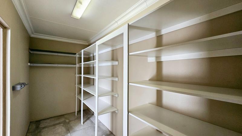 6 Bedroom Property for Sale in Dana Bay Western Cape